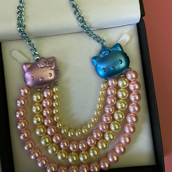 Hello kitty onch Movement collaboration necklace - Picture 1 of 4
